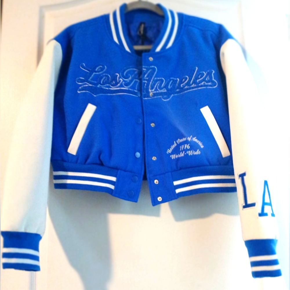 💙 NWT- Women's LA Cropped Jacket Size Large!✨️